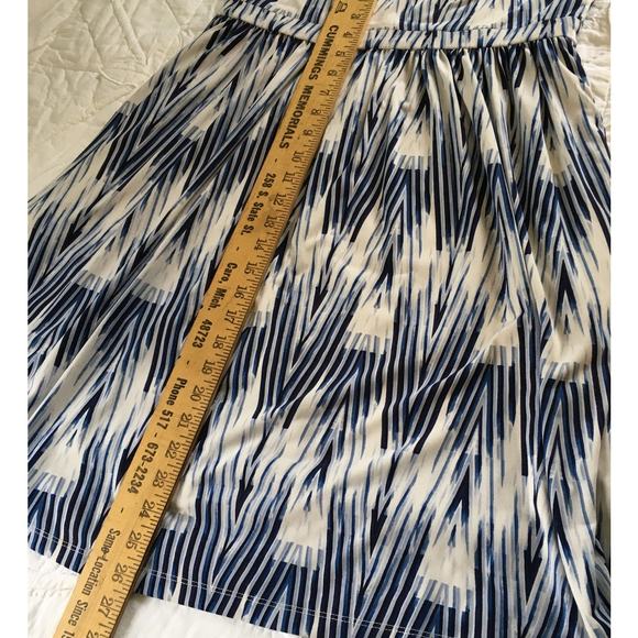 Maggie London navy and white short sleeve easy care dress size 8 geometric print - Picture 9 of 11